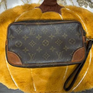 Louis Vuitton monogram pochette Authentic